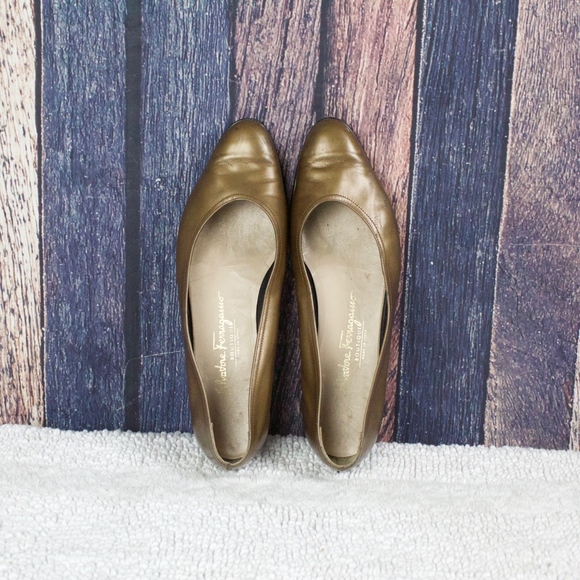 SALE! Salvatore Ferragamo Gold Bronze Flats Sz 9.5 - Picture 6 of 8